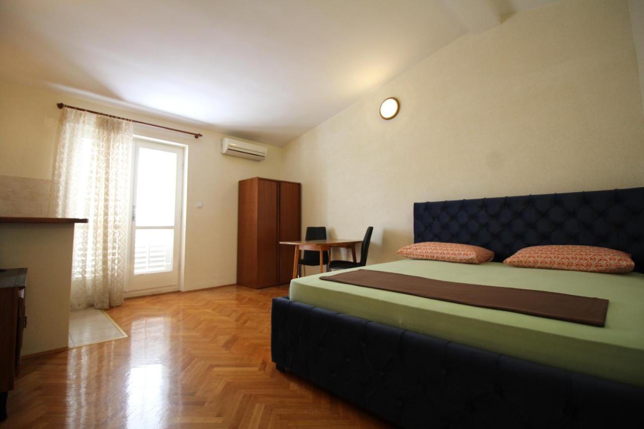 Centre & Free Private Parking Makarska