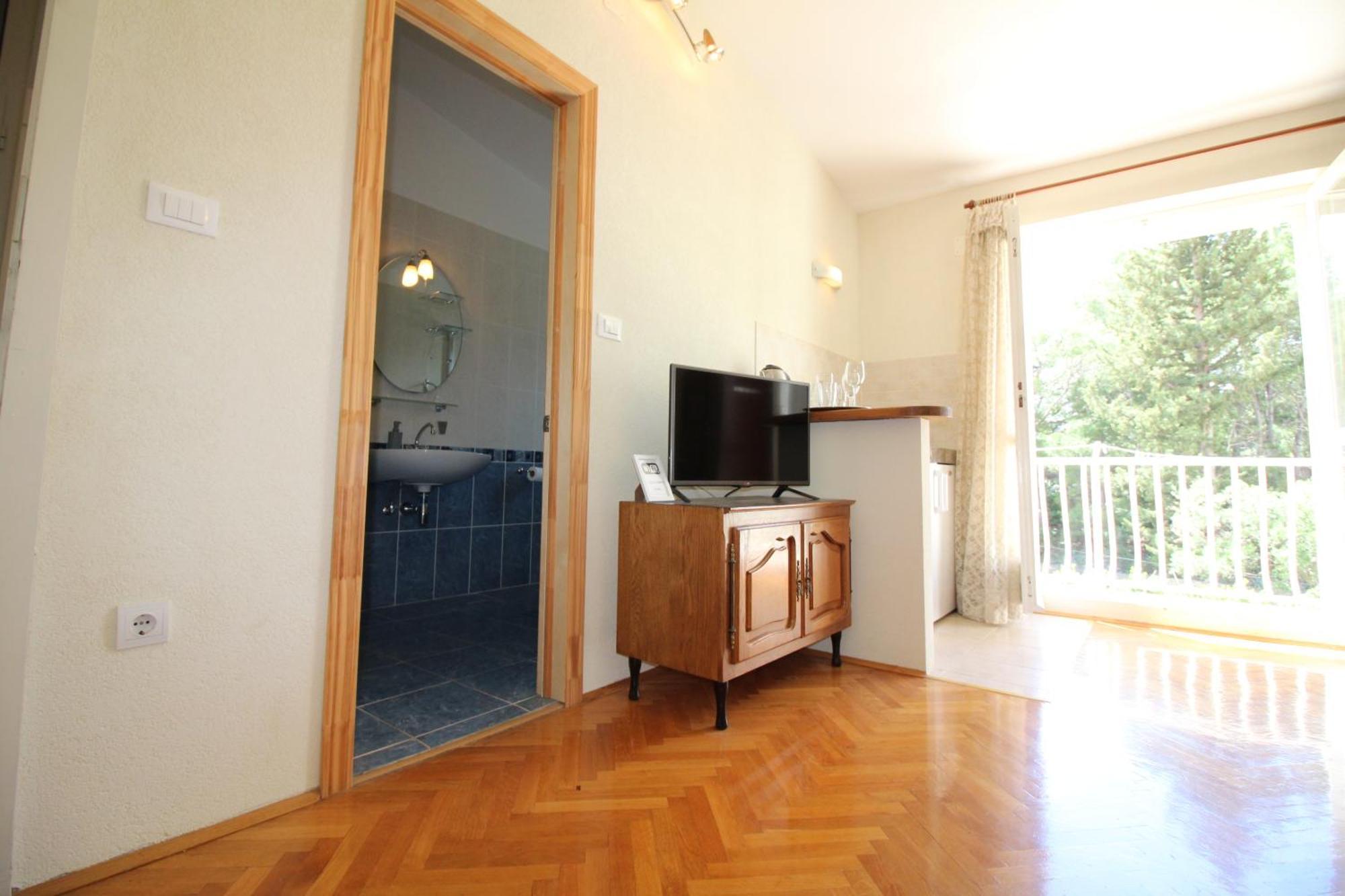 Centre & Free Private Parking Makarska