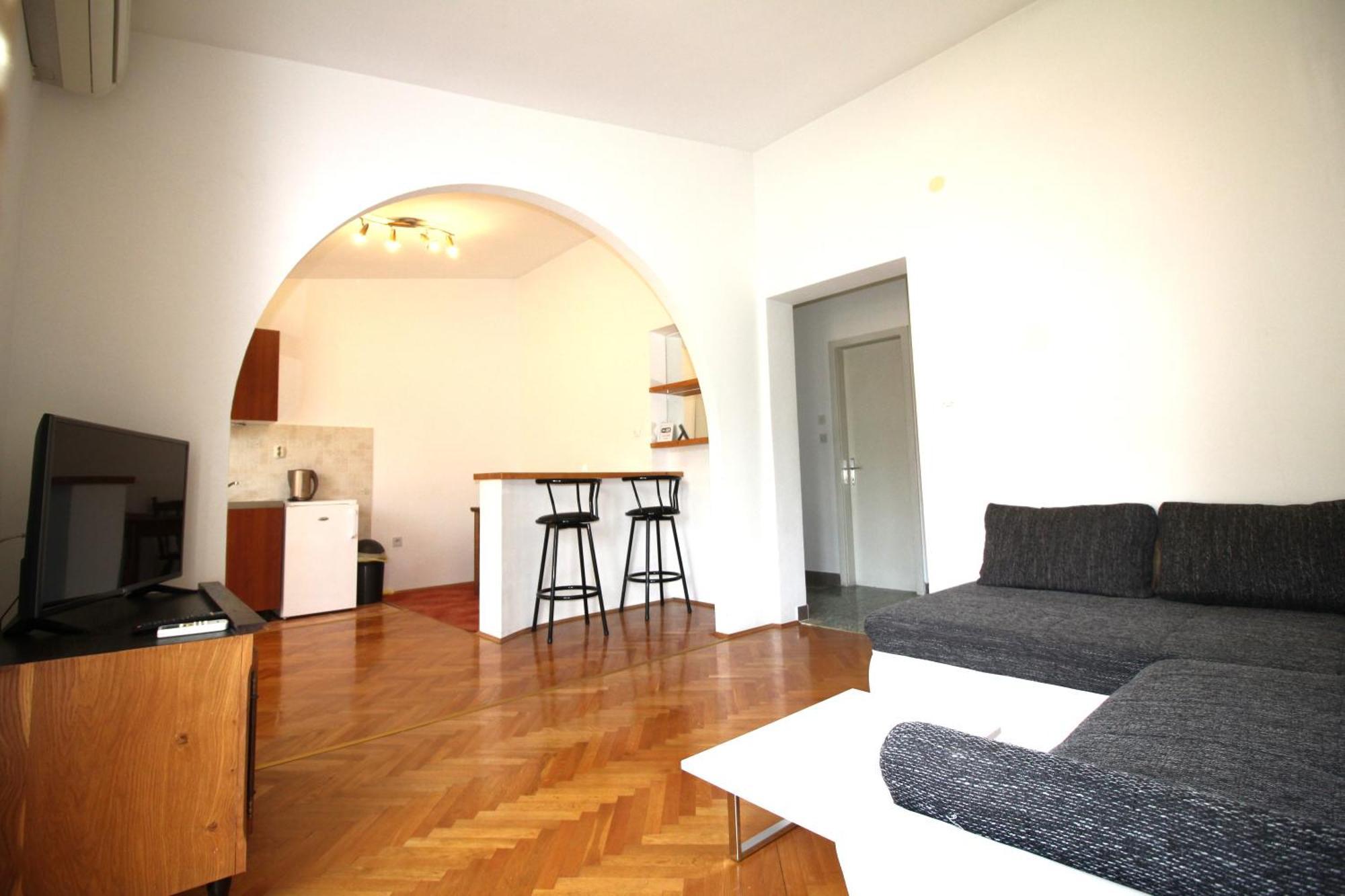 Centre & Free Private Parking Apartment *